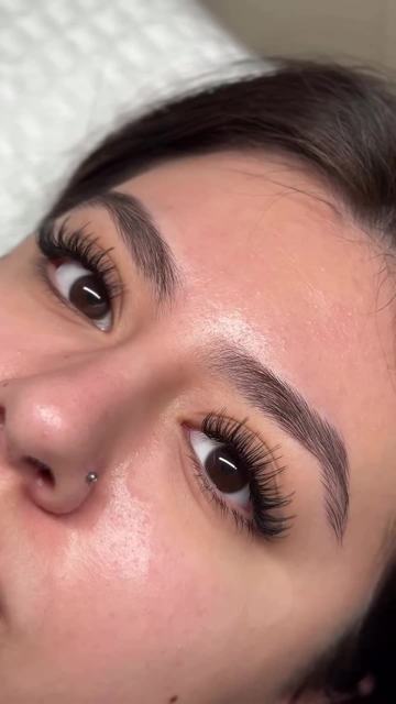 Client reveal on the lash bed